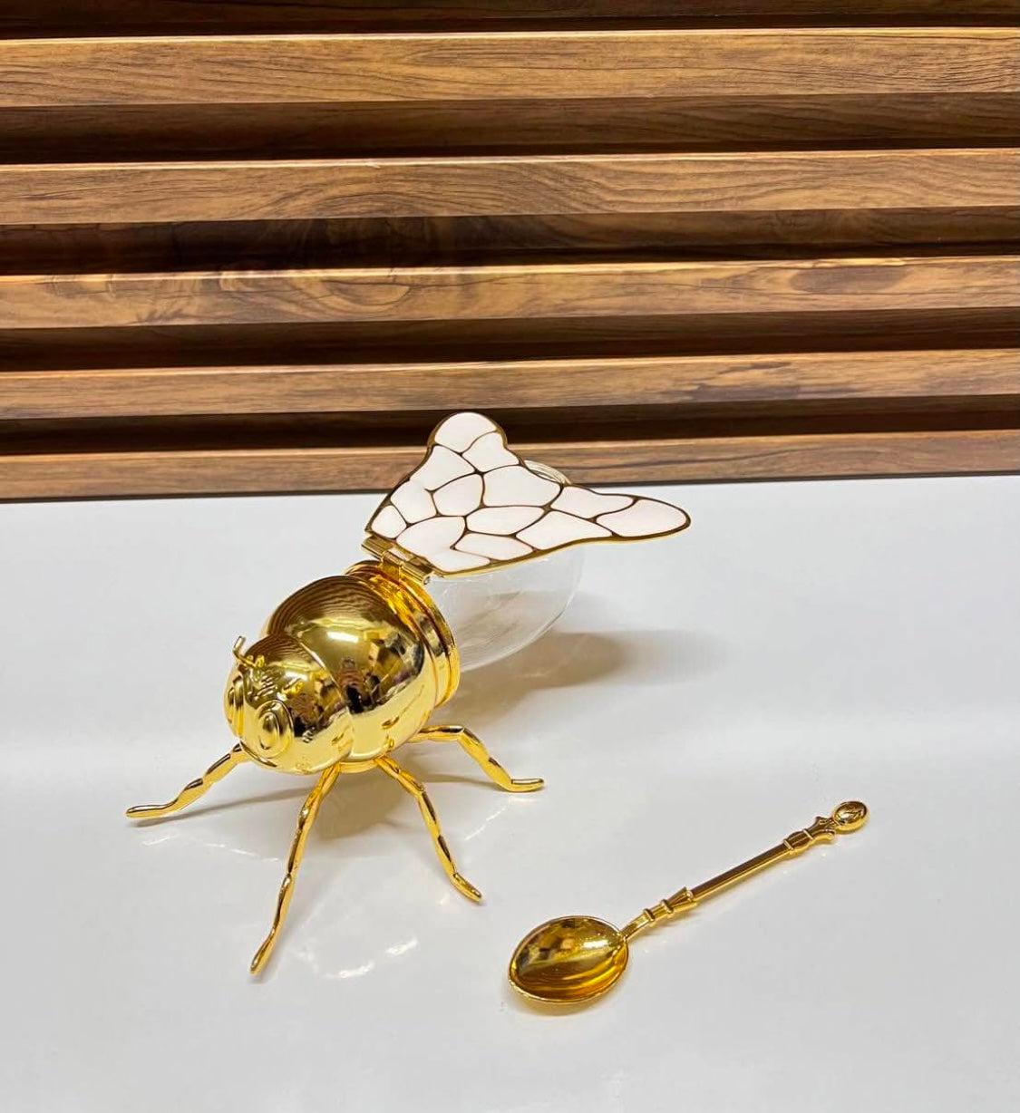 Honey Bee Design Sugar Pot, Creative Design Sugar Pot, Honey Bee Shaped Sugar Pot, New Design Sugar Pot With Spoon Honey Bee Design Sugar Pot, Creative Design Sugar Pot, Honey Bee Shaped Sugar Pot, New Design Sugar Pot With Spoon